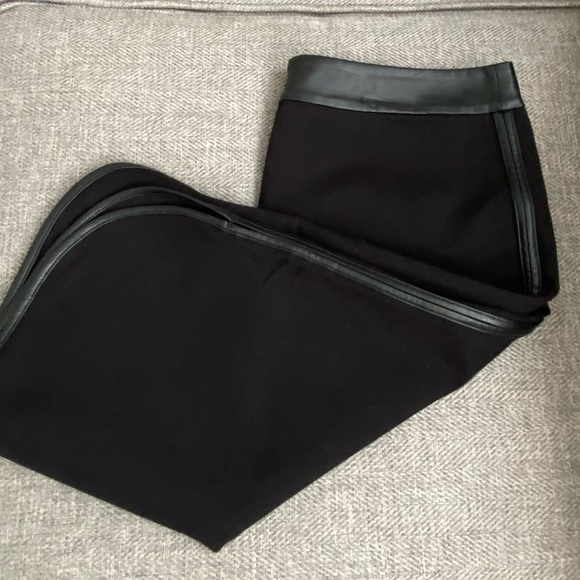 Ann Taylor LOFT Black Scalloped Pencil with Leather Piping Skirt - Picture 4 of 15